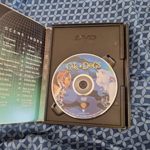 Cats and Dogs DVD - Picture 2 of 3
